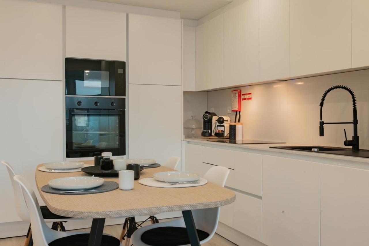 Stylish Apartment W/ River View By Lovelystay 오이라스 외부 사진