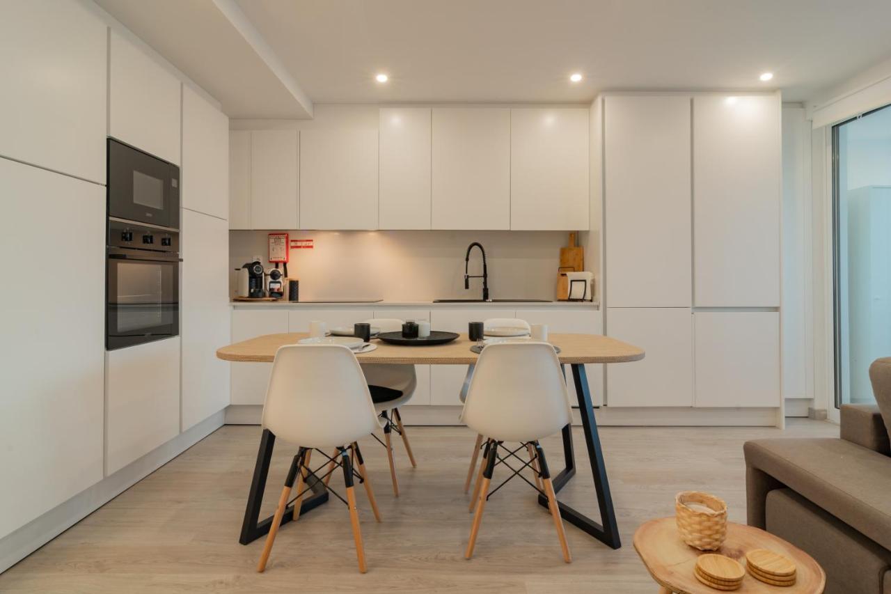 Stylish Apartment W/ River View By Lovelystay 오이라스 외부 사진