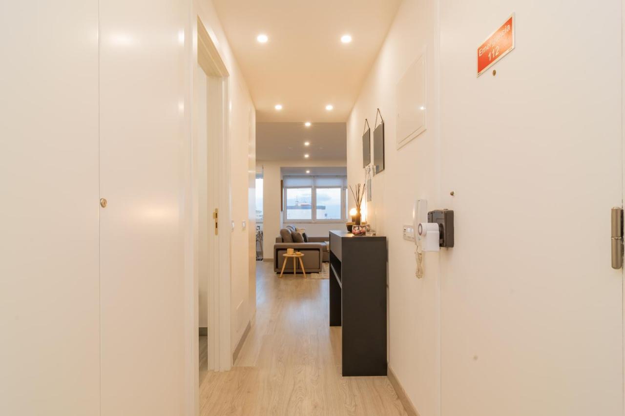 Stylish Apartment W/ River View By Lovelystay 오이라스 외부 사진